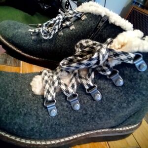 Madden NYC size 10 Felt Hiking Boots with Fleece Lining.
